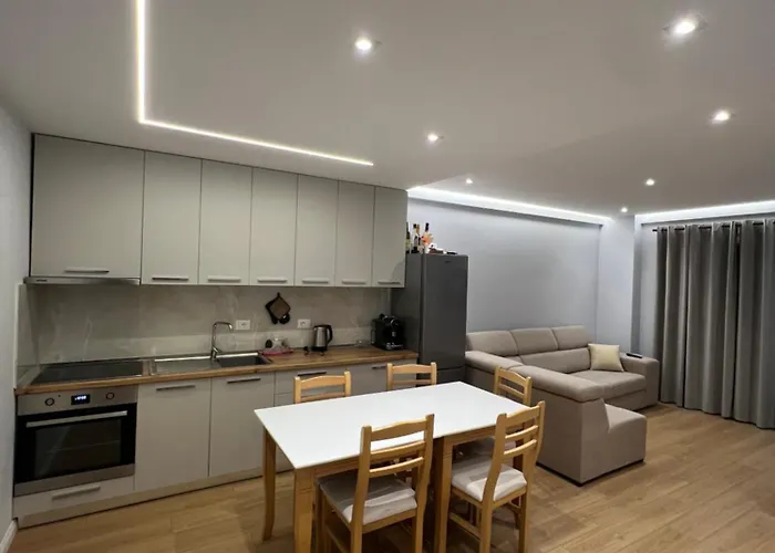 Tili アパート Polisi i Vogel