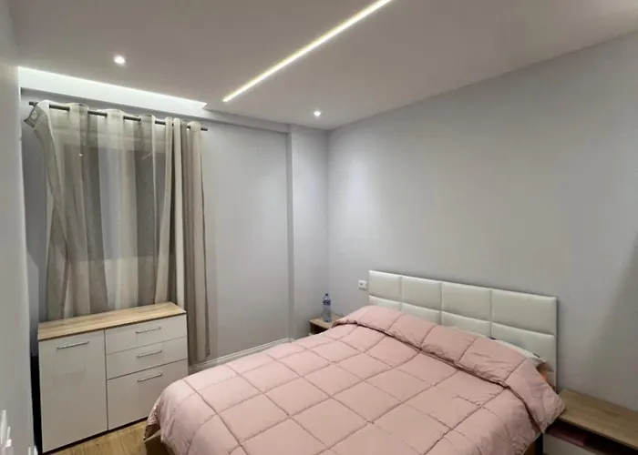 アパート Tili Polisi i Vogel